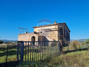 Rustico in Vendita a Grosseto, zona Braccagni, 250'000€, 230 m²