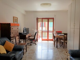 Stanza in Affitto a Catanzaro, zona Lido Lungomare, 250€, 130 m², arredato