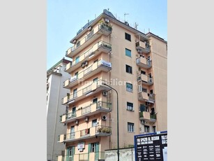Trilocale in Vendita a Napoli, zona Fuorigrotta, 240'000€, 87 m²