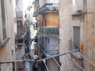 Trilocale in Vendita a Napoli, zona Montecalvario, 125'000€, 80 m²
