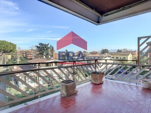 Trilocale in Vendita a Roma, zona Anagnina, 310'000€, 140 m²