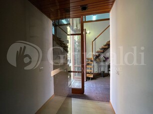 Ufficio in Affitto a Salerno, 2'000€, 150 m²