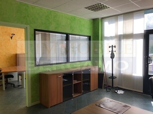 Ufficio in Vendita a Bergamo, zona Redona, 75'000€, 65 m²