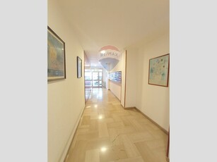 Ufficio in Vendita a Palermo, zona Zisa, 75'000€, 50 m²