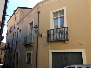 Villa a Catanzaro in Via Santa Maria Di Mezzoggiorno, Centro Storico