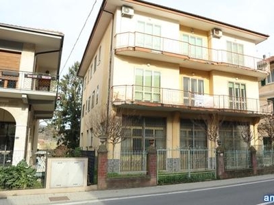 Appartamento quadrilocale con balcone in vendita