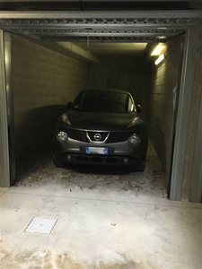 Garage / posto auto in affitto a Milano Famagosta