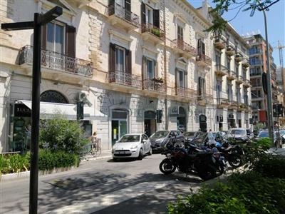 Locale commerciale - 1 Vetrina a Bari