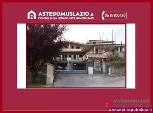 Appartamento in villino all'asta sito nel