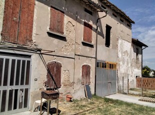 Casa Bi - Trifamiliare in Vendita a Castelnovo di Sotto Cogruzzo