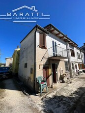 Casa semi indipendente da ristrutturare in zona Codisotto a Luzzara