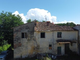 Casa semi indipendente in Via Montecarlo in zona Pruneto Montecarlo a San Giovanni Valdarno