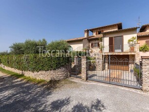 In Vendita: Villetta Bifamiliare con Giardino a Sinalunga, Toscana