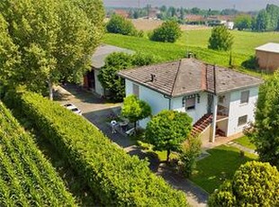 MOGLIA,CASA SINGOLA CON TERRENO AGRICOLO