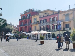 Negozio in affitto a Pozzuoli