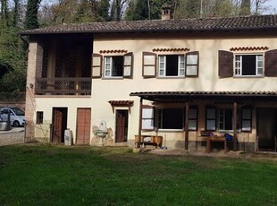 Palazzina commerciale in vendita a Borgonovo Val Tidone