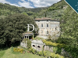 Prestigiosa villa di 1383 mq in vendita, via vecchia VI 11, Lucca, Toscana