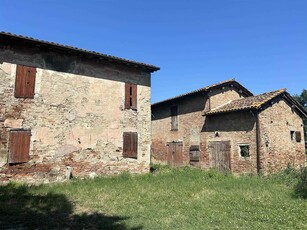 Rustico casale da ristrutturare a Correggio