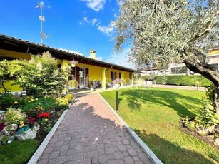 Villa a Peschiera del Garda in VIA MARZAN, Centro