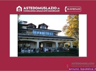 Villa bifamiliare all'asta sita in Strada