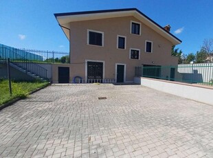 Villa bifamiliare in vendita a Alatri
