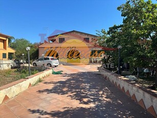 Villa con giardino in viale epipoli, Siracusa