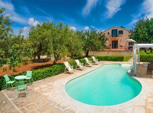 Villa di lusso con piscina, parcheggio e balcone vicino a Spiaggia Pezza Filippa