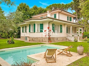 Villa in Affitto a Forte dei Marmi Via Giuseppe Mazzini,