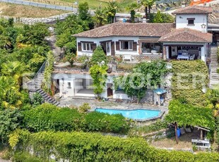 Villa in vendita a Carlazzo