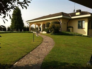 Villa in vendita a Crema