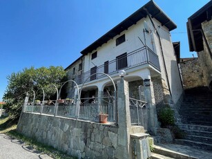 Villa in vendita a Fabbrica Curone