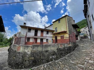 Villa in vendita a Fabbrica Curone