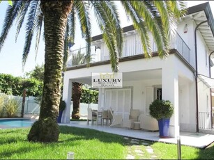 Villa in vendita a Forte Dei Marmi