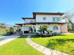 Villa in Vendita a Forte dei Marmi Forte dei Marmi LU,