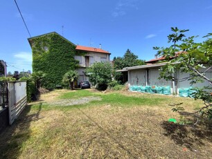 Villa in vendita a Gorla Minore