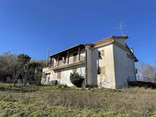 Casa singola abitabile in zona Collecarino a Arpino