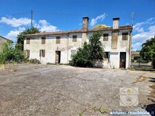 Vendesi Casa indipendente con giardino di