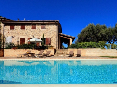 Casa a San Severino Marche con giardino, piscina e barbecue