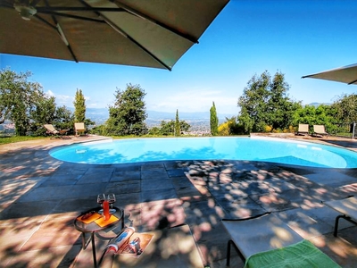 Casa a Terranuova Bracciolini con piscina e barbecue