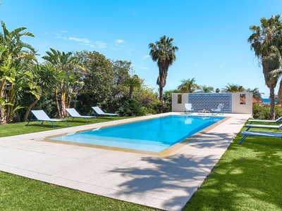 Appartamento fronte spiaggia a 300 m con piscina e giardino