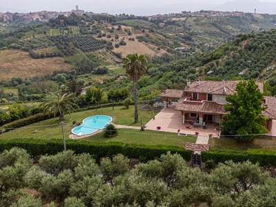 Villa di 530 mq in vendita Via degli Oleandri, Monterotondo, Roma, Lazio