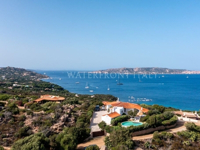 Prestigiosa villa di 300 mq in vendita, Porto Rafael, Sardegna