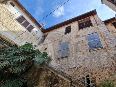 Stabile/Palazzo in vendita a Priverno