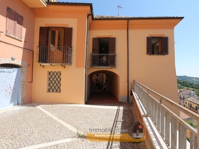 villa indipendente in vendita a Cermignano