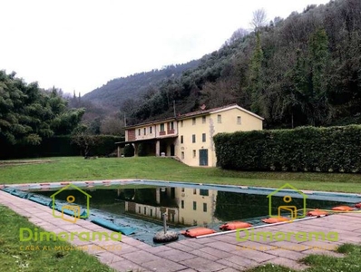 Villa con giardino in frazione montebello via versona localit? ?versona?, Camaiore
