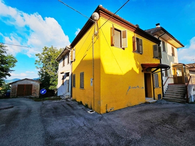Casa semi indipendente in vendita a San Severino Marche Macerata Isola