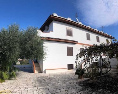 Casa indipendente in Affitto a San Felice Circeo Via del Colle