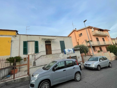 Porzione di casa in Vendita a Guidonia Montecelio via tito minniti