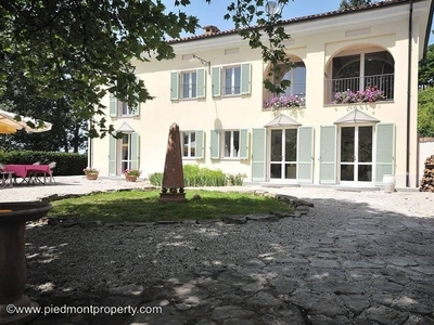 Prestigiosa villa di 280 mq in vendita, Via Calva, Calosso, Asti, Piemonte