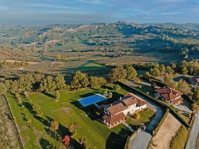 Villa in vendita Serravalle Langhe, Italia